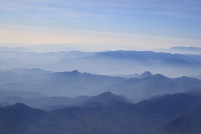 在daytie航空摄影的山脉
